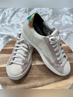 P448 NIB Nautilus Women’s Iridescent S22 John-W sneaker 7.5 White/Blush color
